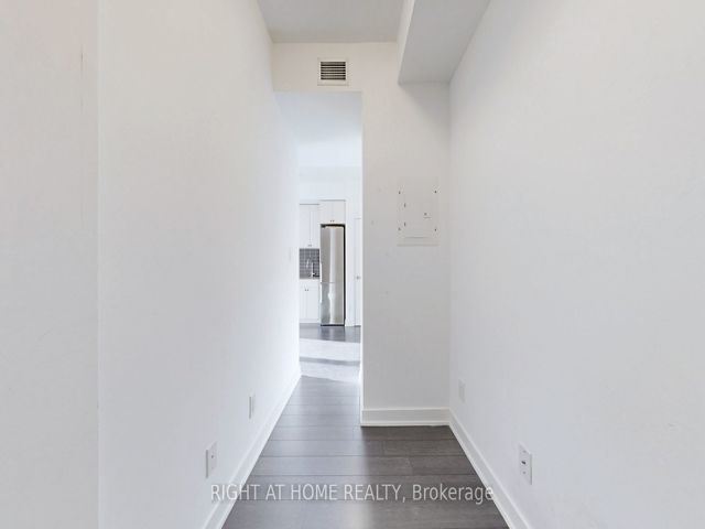 306 - 2799 Kingston Rd