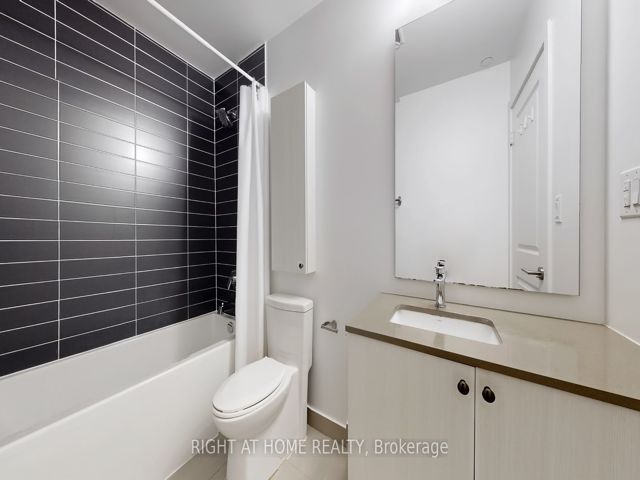 306 - 2799 Kingston Rd