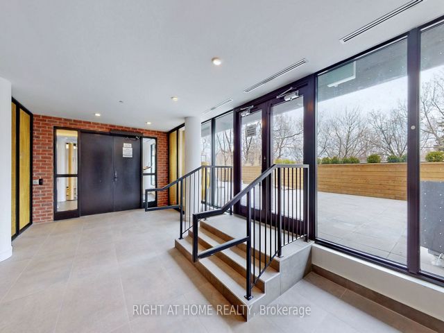 306 - 2799 Kingston Rd