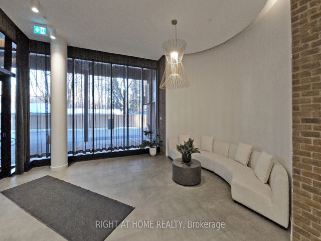 306 - 2799 Kingston Rd