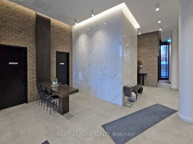 306 - 2799 Kingston Rd