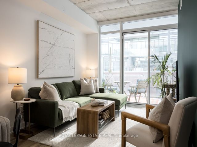 408 - 665 Queen St E