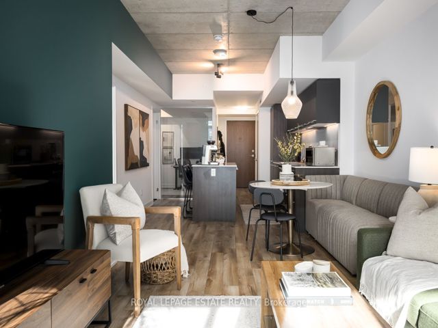 408 - 665 Queen St E