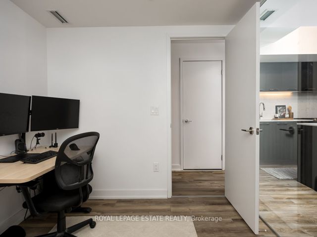 408 - 665 Queen St E