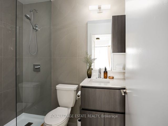 408 - 665 Queen St E