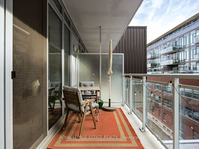 408 - 665 Queen St E