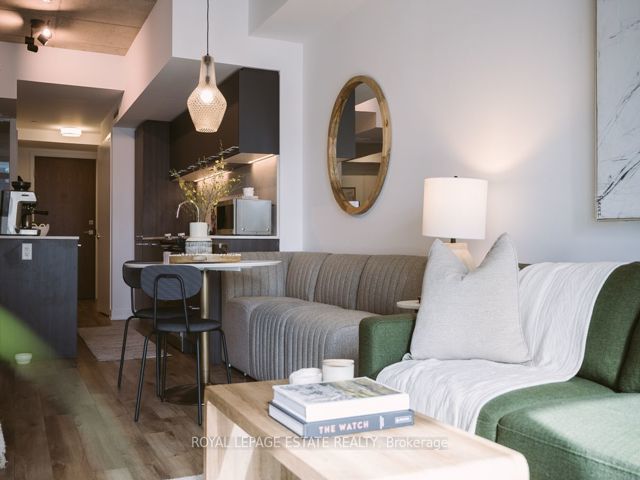 408 - 665 Queen St E