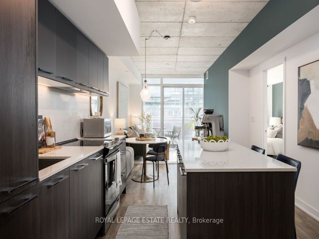 408 - 665 Queen St E