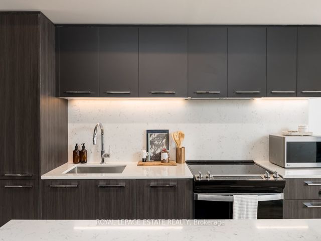 408 - 665 Queen St E