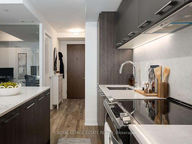 408 - 665 Queen St E