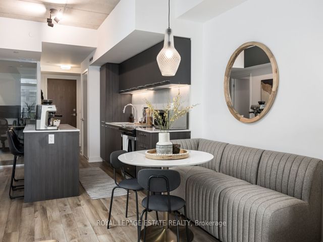 408 - 665 Queen St E