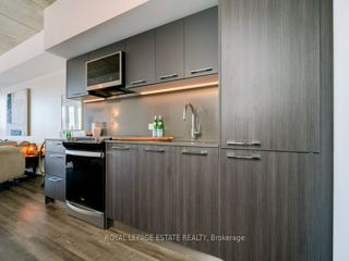 403 - 665 Queen St E