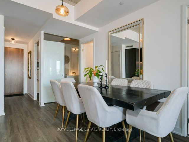 403 - 665 Queen St E