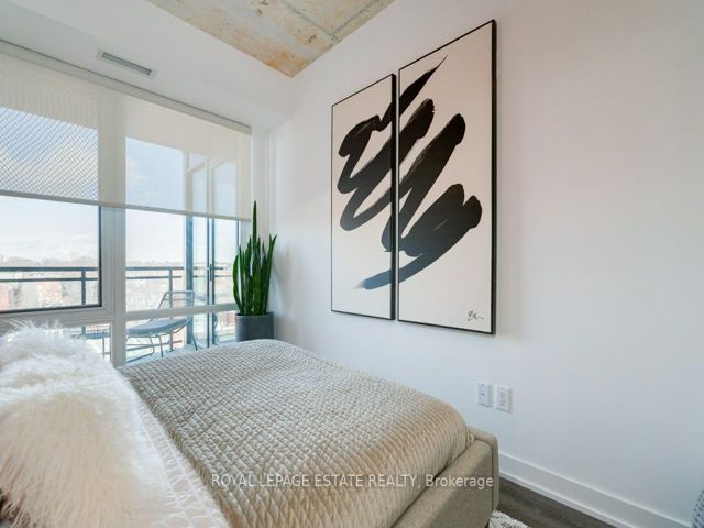 403 - 665 Queen St E