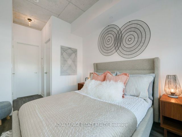 403 - 665 Queen St E
