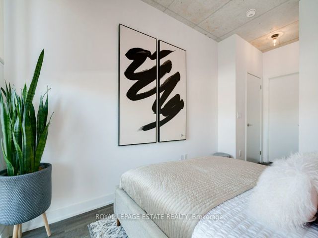 403 - 665 Queen St E