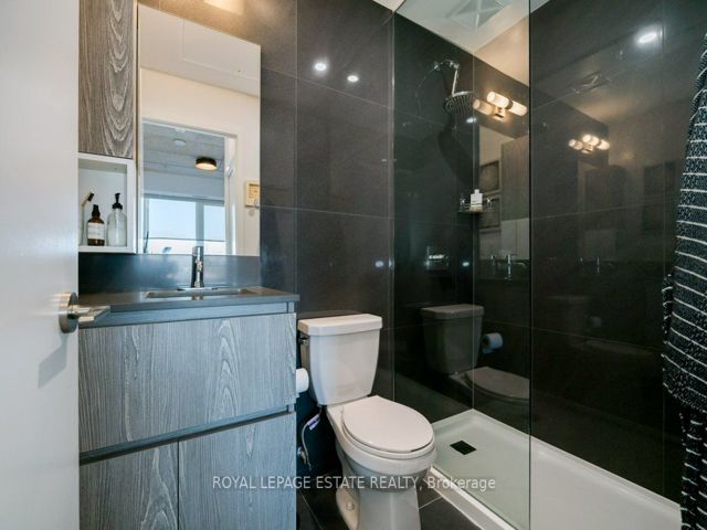 403 - 665 Queen St E
