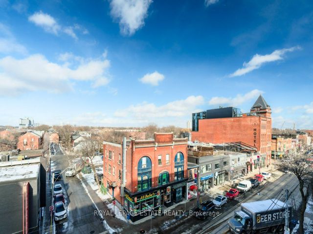 403 - 665 Queen St E