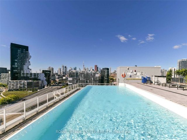403 - 665 Queen St E