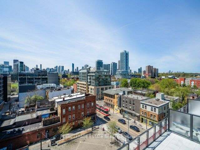 403 - 665 Queen St E