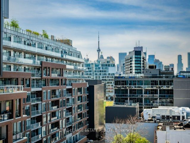 403 - 665 Queen St E