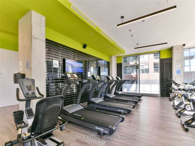 403 - 665 Queen St E