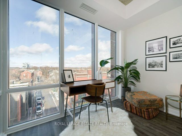 403 - 665 Queen St E