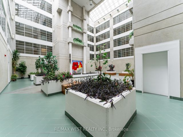 414 - 5800 Sheppard Ave E