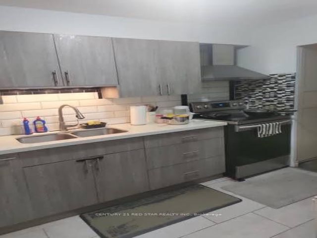 304 - 5 Massey Sq