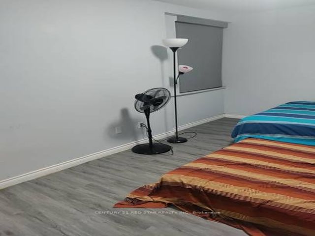 304 - 5 Massey Sq