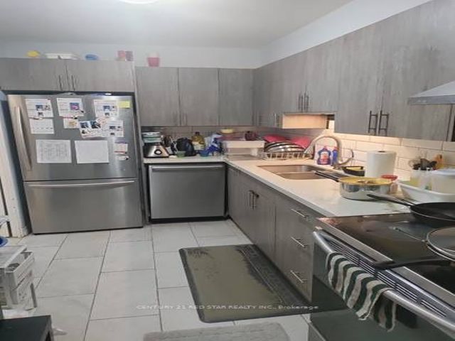 304 - 5 Massey Sq