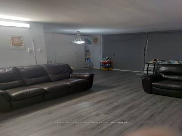 304 - 5 Massey Sq