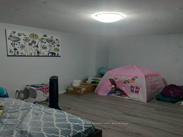 304 - 5 Massey Sq