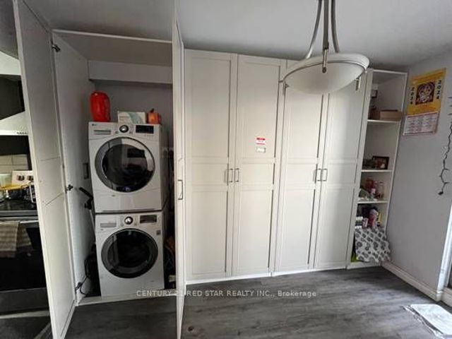 304 - 5 Massey Sq