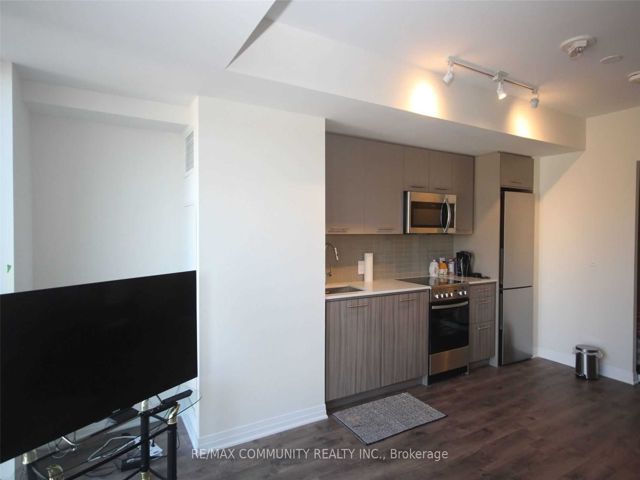 303 - 1630 Queen St E