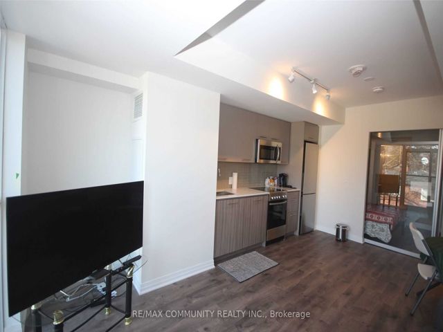 303 - 1630 Queen St E
