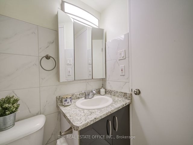 310 - 3050 Ellesmere Rd