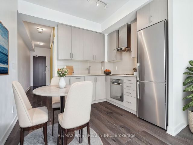 813 - 195 Bonis Ave
