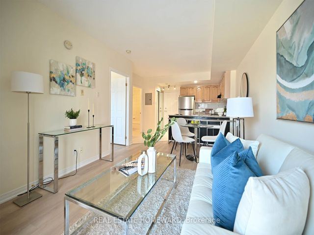 210 - 2351 Kennedy Rd