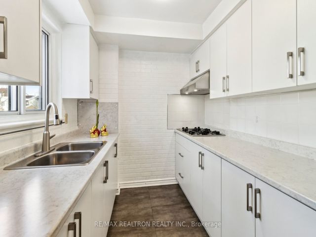 6 - 44 Chester Le Blvd
