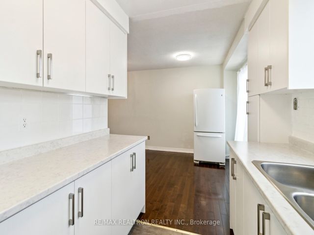 6 - 44 Chester Le Blvd