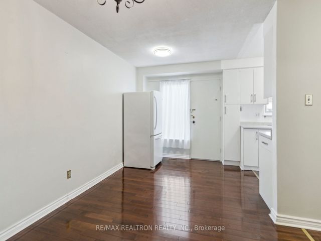 6 - 44 Chester Le Blvd