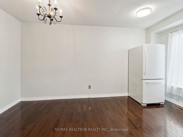 6 - 44 Chester Le Blvd