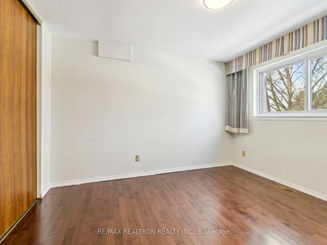6 - 44 Chester Le Blvd
