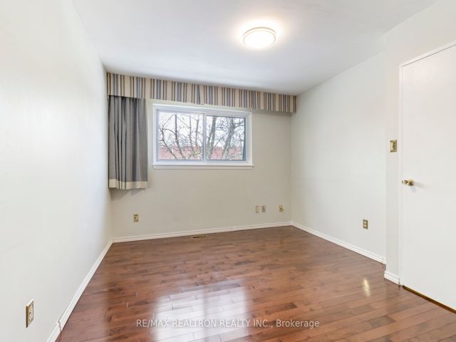 6 - 44 Chester Le Blvd