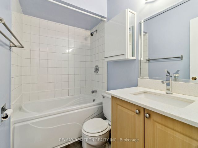 6 - 44 Chester Le Blvd