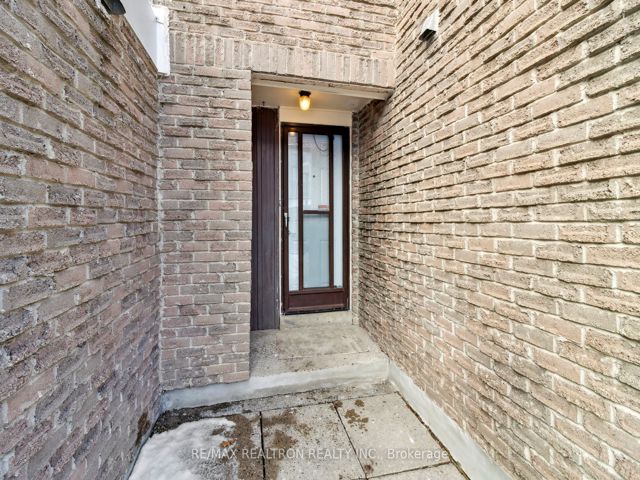 6 - 44 Chester Le Blvd