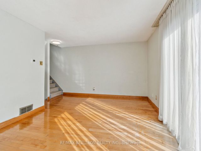 6 - 44 Chester Le Blvd
