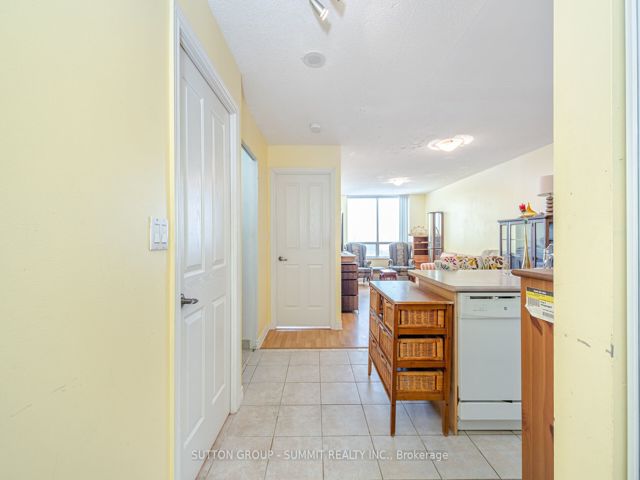 2923 - 68 Corporate Dr