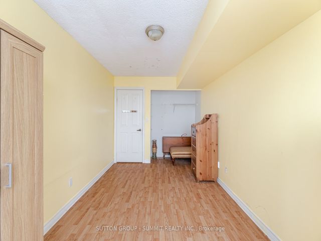 2923 - 68 Corporate Dr